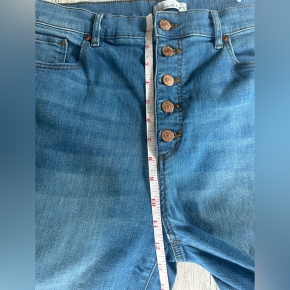 LOFT Curvy Button Front High Rise Kick Crop Jeans Indigo Wash 12 / 31 - Picture 9 of 12
